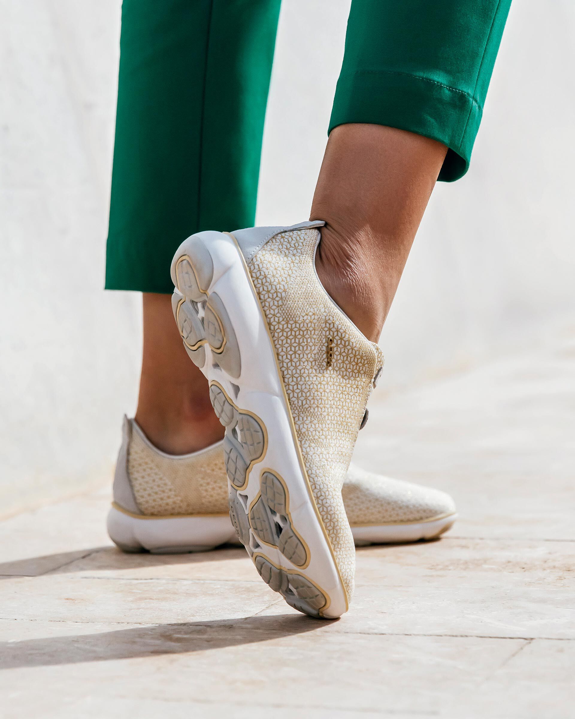 Geox NEBULA Woman: Off-white Sneakers 
